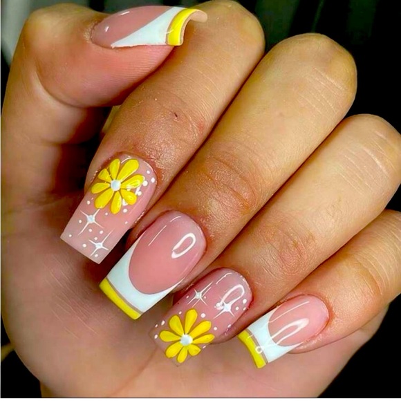 24 Piece Yellow Floral Spring Press on Nails NWT - Picture 1 of 3